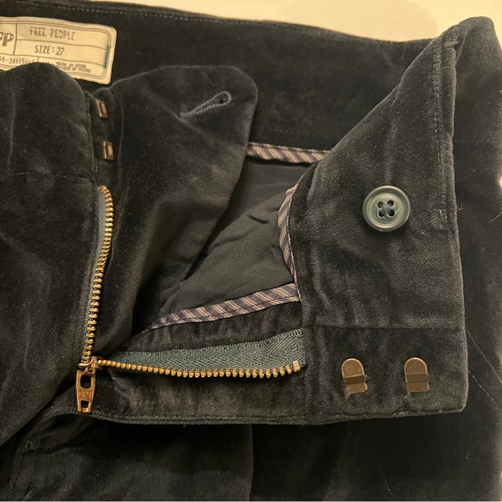 Free People Oxanna Deep Jewel Green Velvet Flare Pants
Size 27 - Picture 6 of 11
